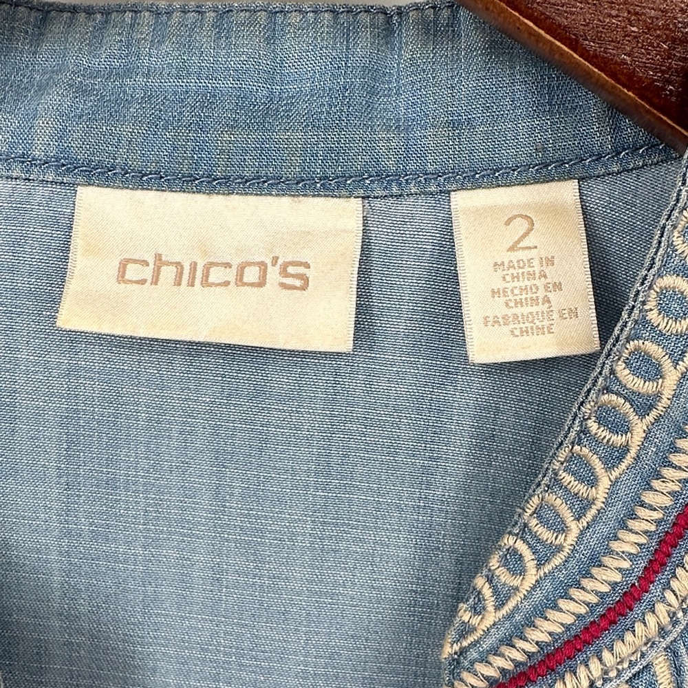 Chico's Embellished 100% Lyocell Boho Chambray Shirt Top Jacket - Picture 2 of 9